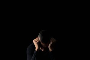 zdjęcie podglądowe artykułu, który omawia paranoiczne zaburzenie osobowości