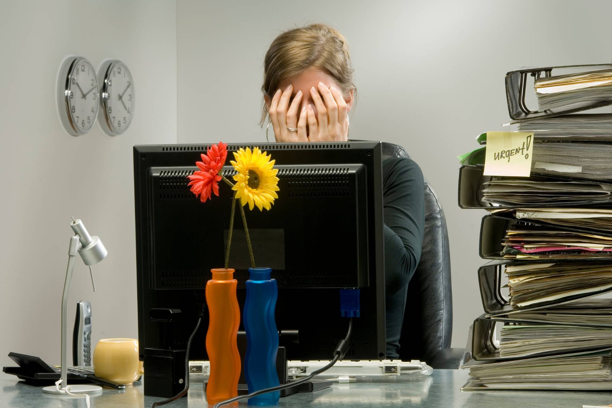 zdjęcie podglądowe tematu artykułu jakim jest stres w pracy