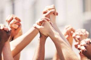 zdjęcie podglądowe tematu artykułu jakim są grupy społeczne